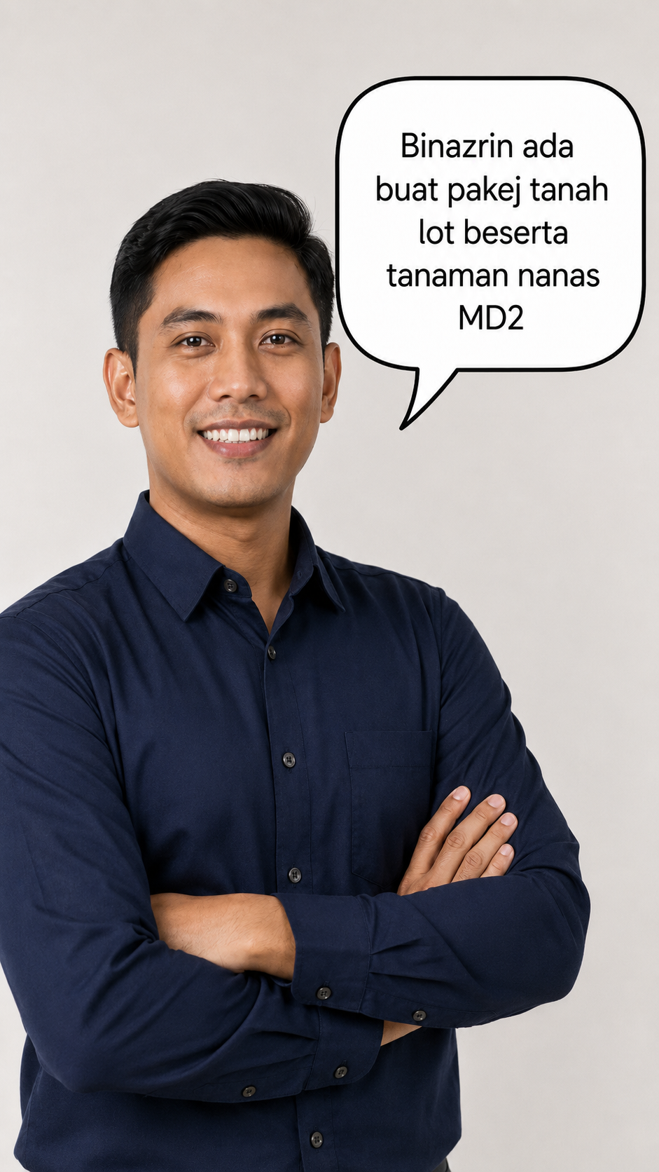 Lelaki memperkenalkan pakej tanah lot Binazrin dengan tanaman Nanas MD2